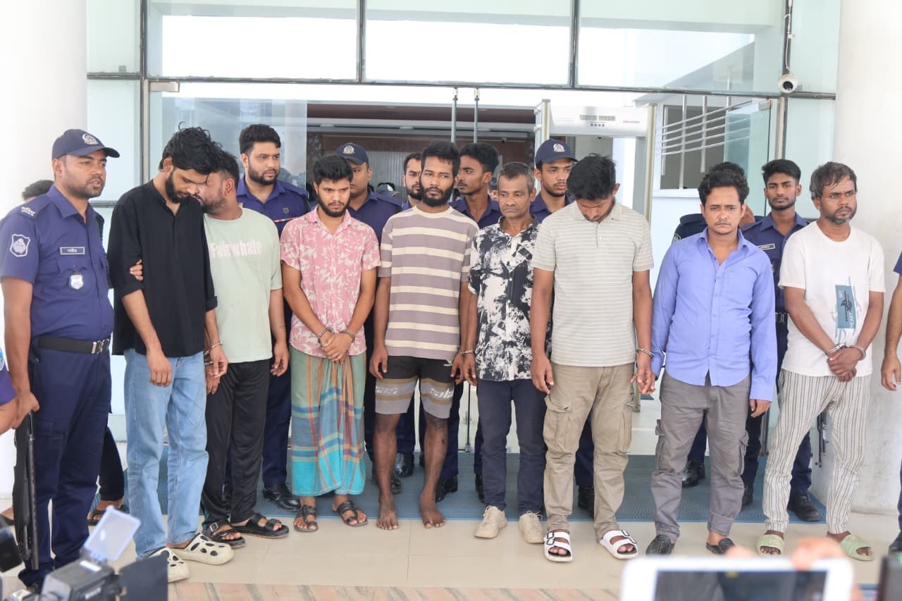 চট্টগ্রামে শীর্ষ সন্ত্রাসী ডেভিড ইমনের ৭সহযোগী গ্রেফতার
